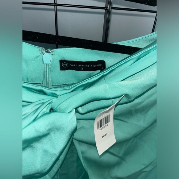 Fashion to Figure Plus Size Seafoam Green Overlay Wide Leg Pants NWT - Picture 2 of 6